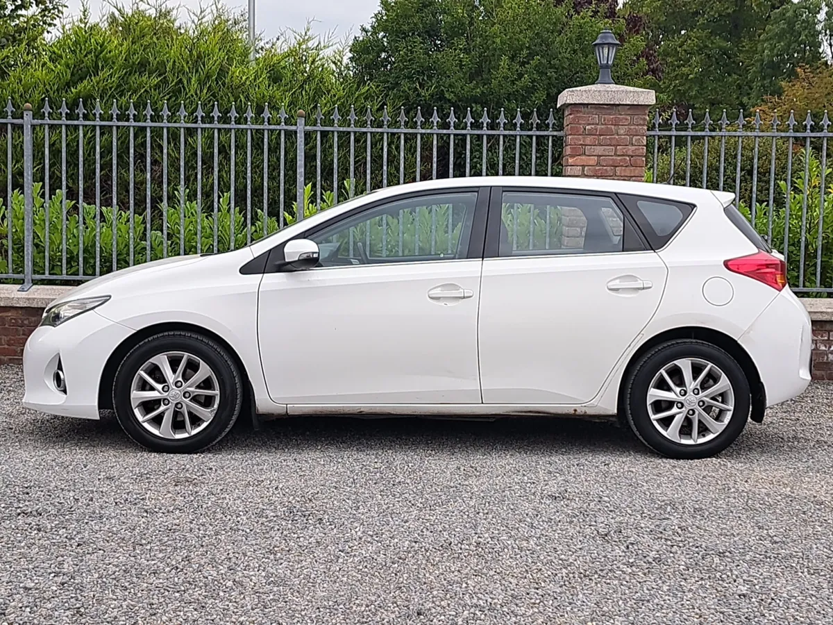 Toyota Auris Luna Model 1.4 Diesel. - Image 3