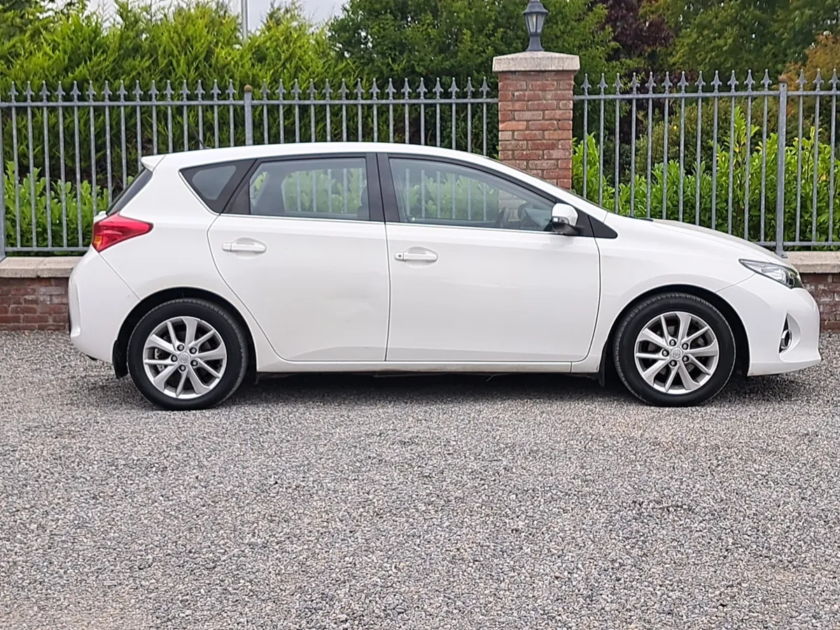 Toyota Auris Luna Model 1.4 Diesel. - Image 4