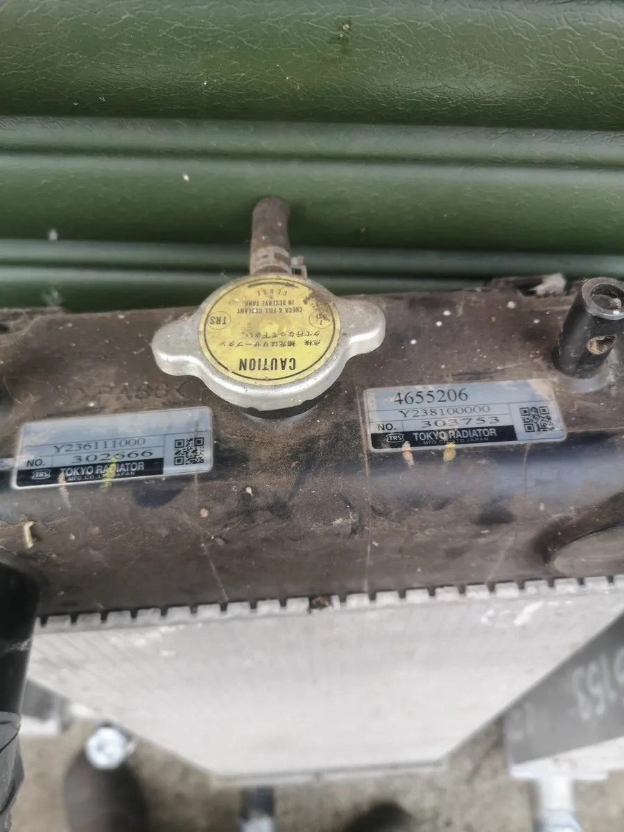 Hitachi Zx130 radiator / oil cooler - Image 4