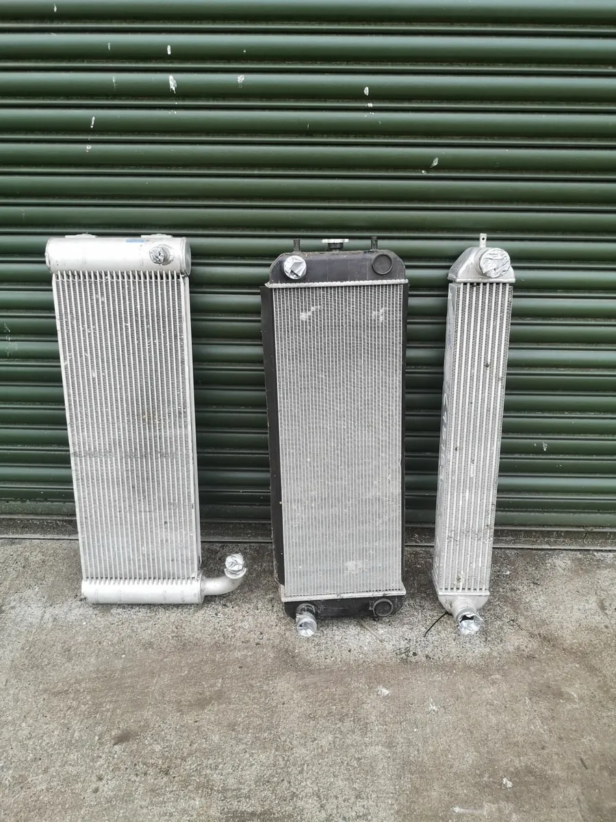Hitachi Zx130 radiator / oil cooler - Image 1