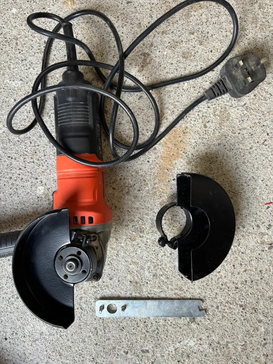 BLACK+DECKER 15mm 710W Compact, Corded Angle Grind