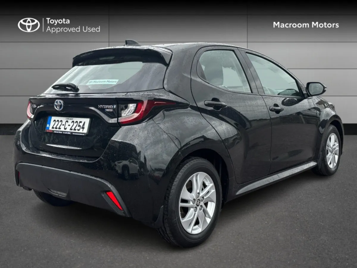 Toyota Yaris 1.5 HYBRID LUNA 4DR AUTO - Image 2