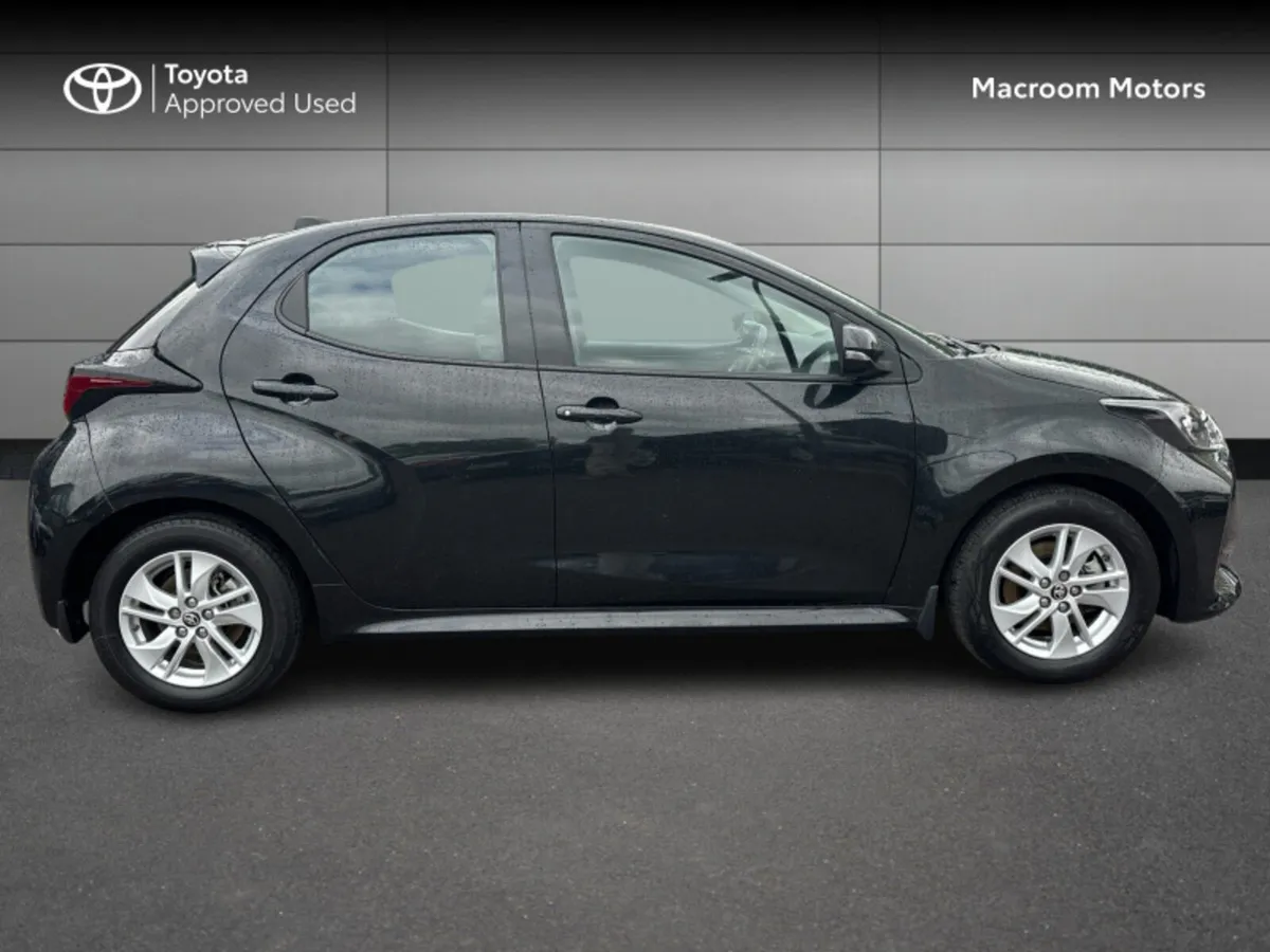 Toyota Yaris 1.5 HYBRID LUNA 4DR AUTO - Image 3