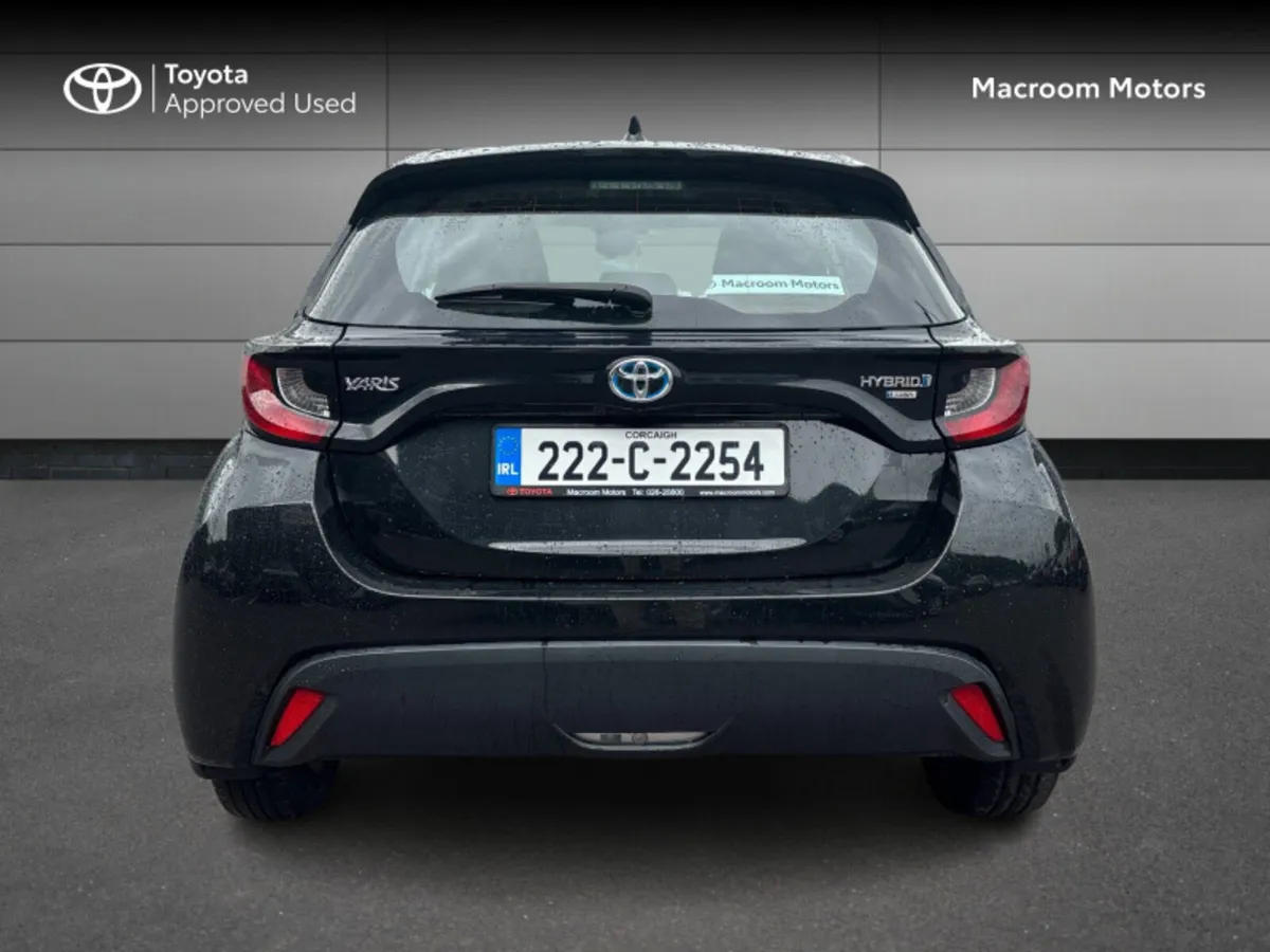 Toyota Yaris 1.5 HYBRID LUNA 4DR AUTO - Image 4