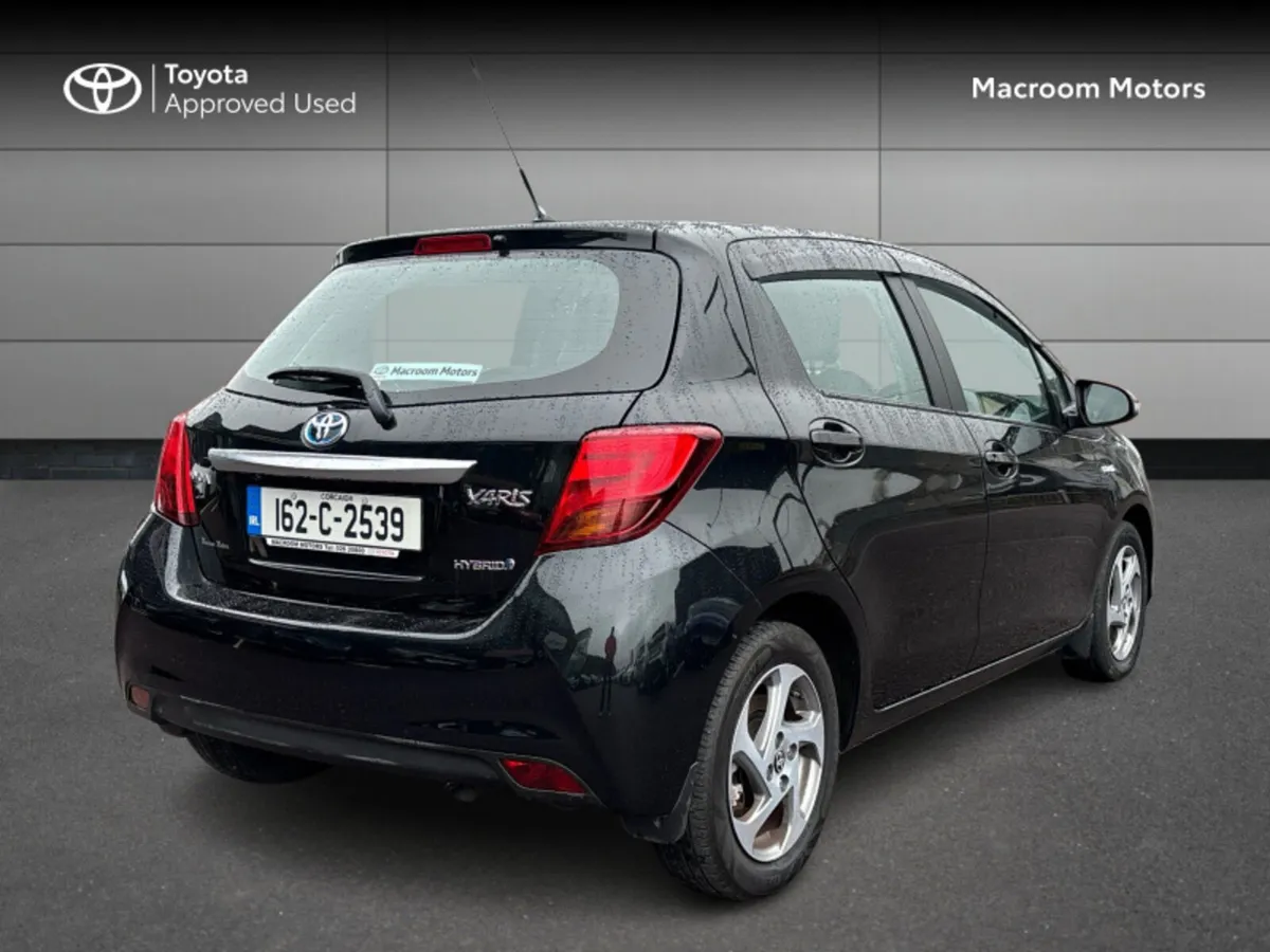 Toyota Yaris YARIS HYBRID LUXURY MC - Image 2
