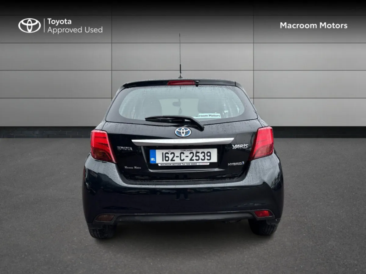 Toyota Yaris YARIS HYBRID LUXURY MC - Image 4