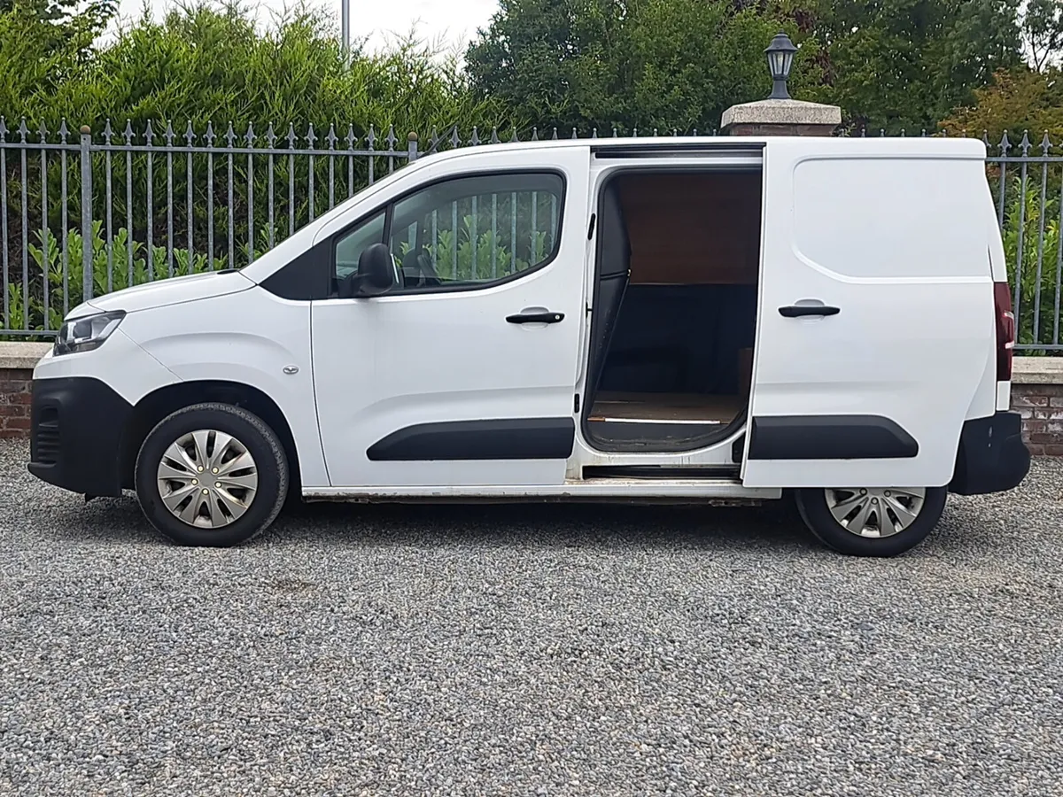 Citroen Berlingo Panel Van 1.5 Diesel with 3 seats - Image 4