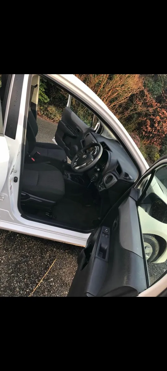 Toyota Yaris 2013 1.0L Manual - Image 4