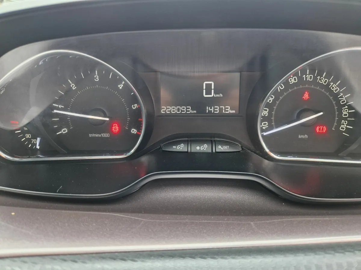 Peugeot 2008 2014 - Image 3