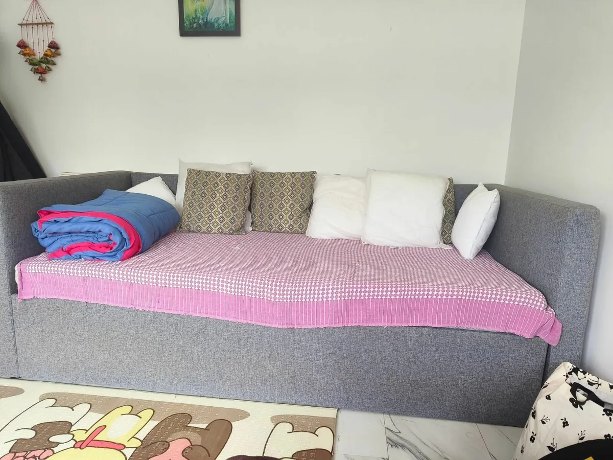 Day bed for living room or bedroom with storage - Image 2