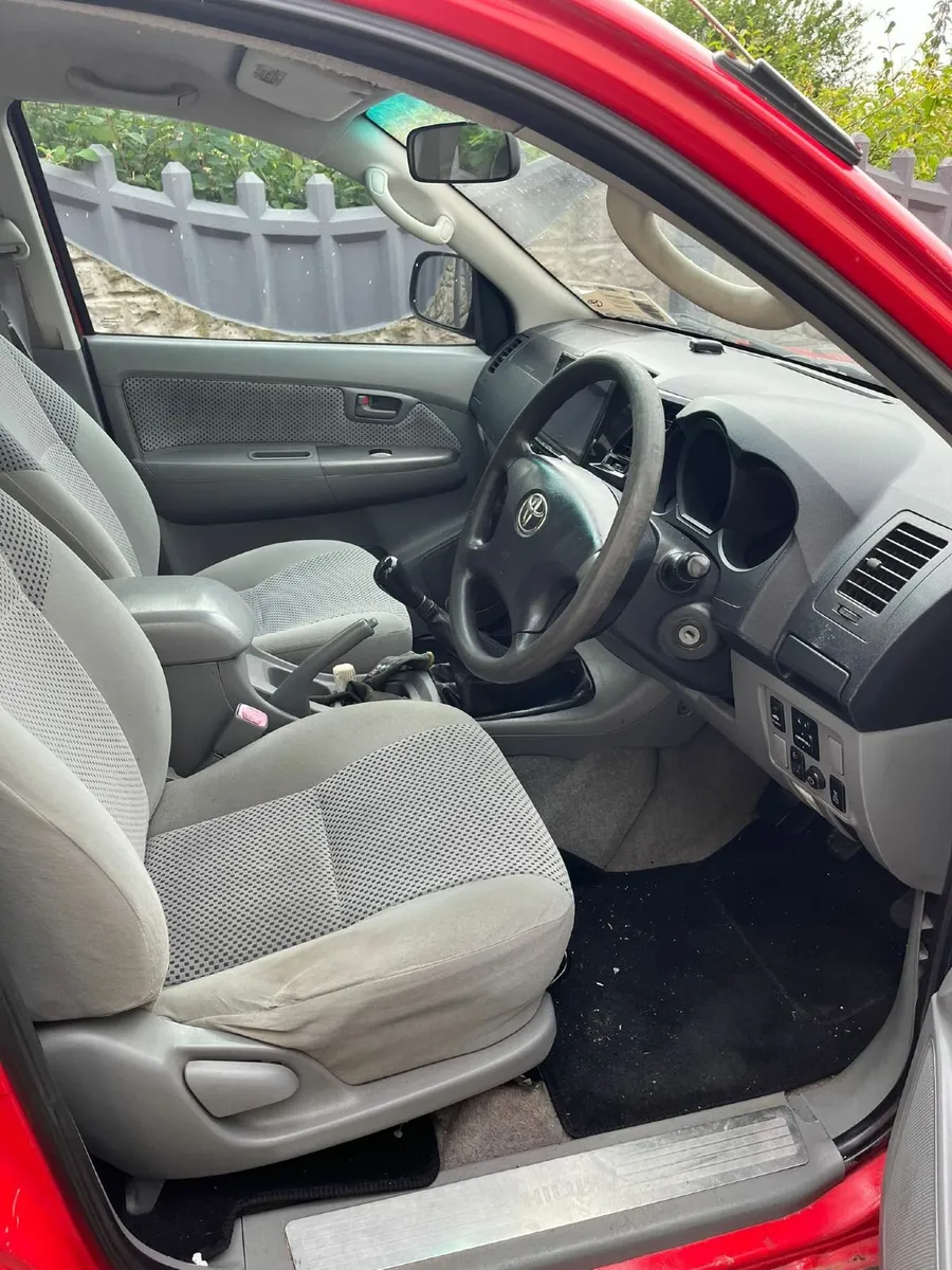 Toyota Hilux 2007 - Image 2