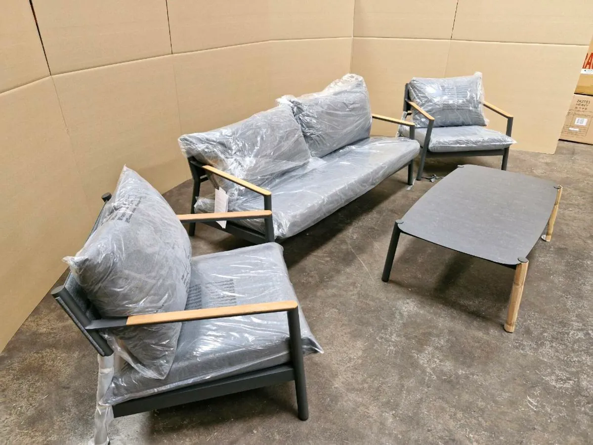 Outdoor lounge set - Image 1