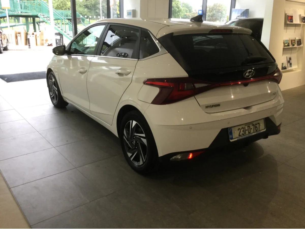 Hyundai i20 DELUXE PLUS AUTOMATIC - Image 4