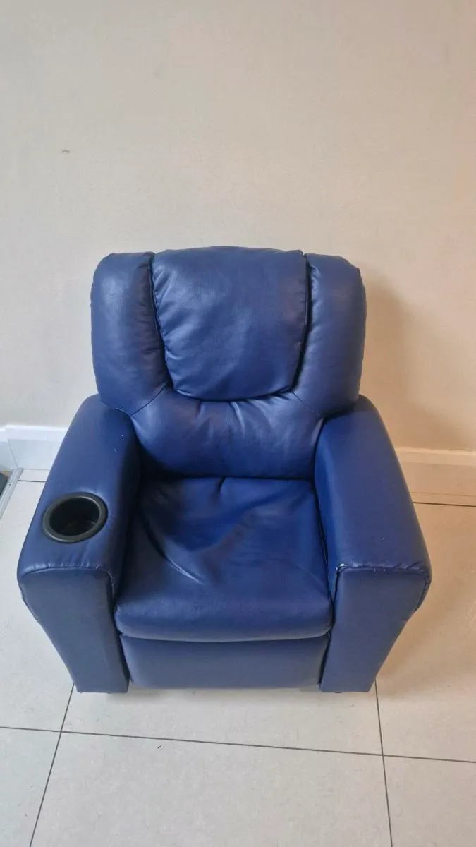 Kids recliner chair - Image 1