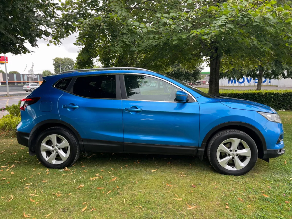 Nissan Qashqai 1.2  AUTOMATIC PANORAMIC - Image 2