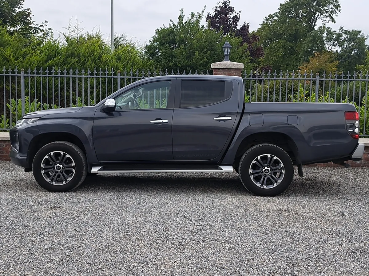 Mitsubishi L200 Barbarian Model Crewcab 2.3 Diesel - Image 3