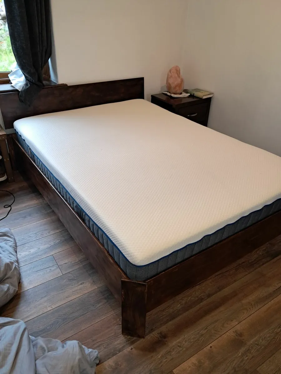 Emma Original Hybrid Mattress & Bed base