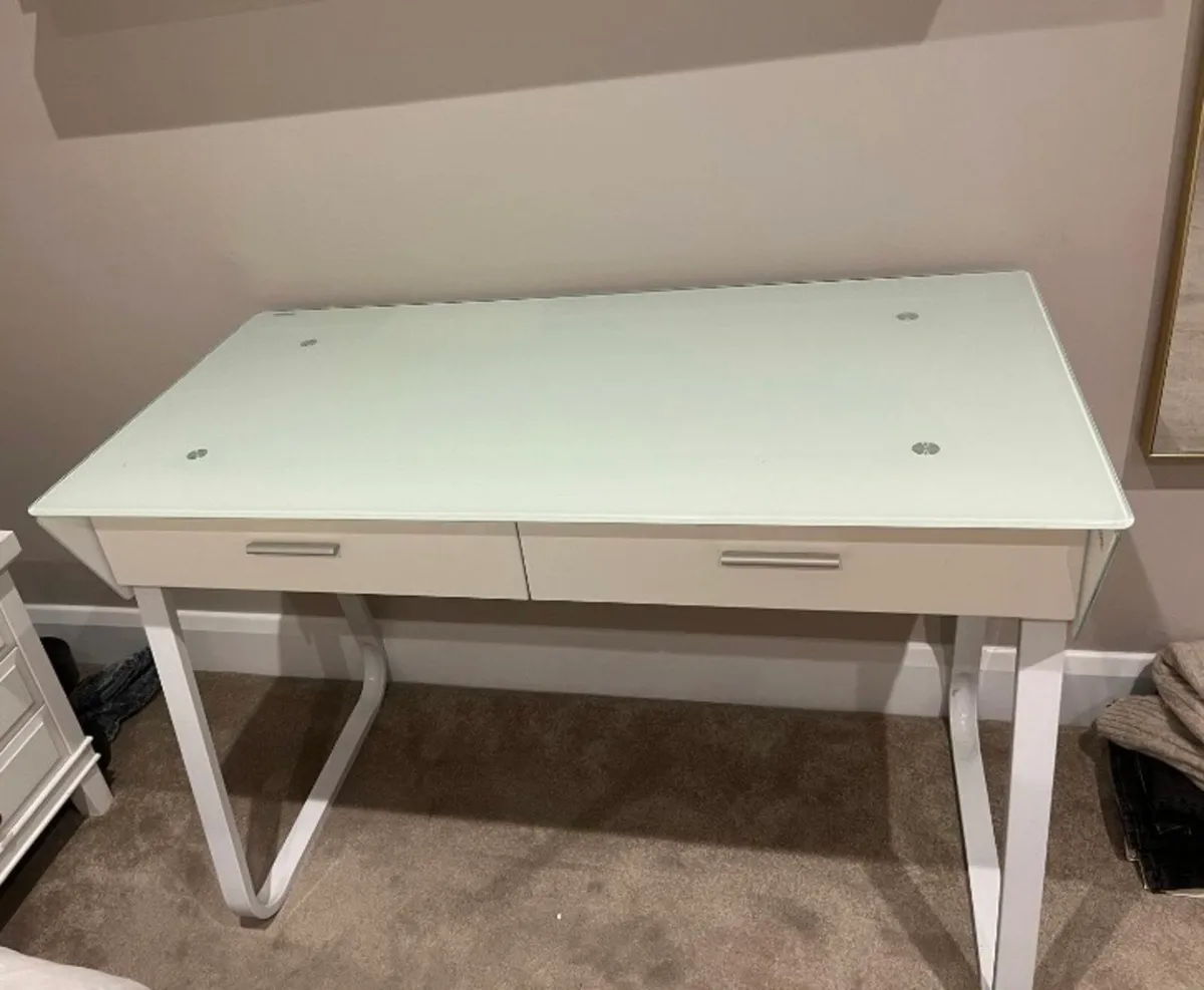 Study desk - Image 1