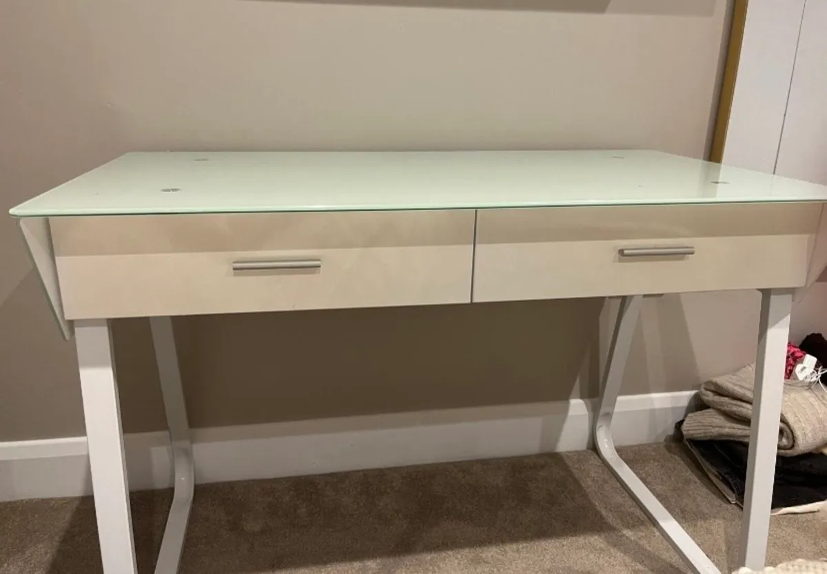 Study desk - Image 2