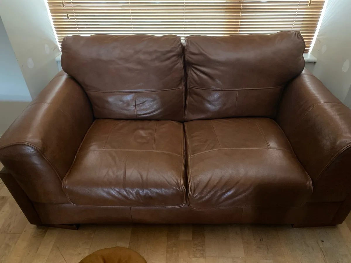 Two seater tan leather couch - Image 2