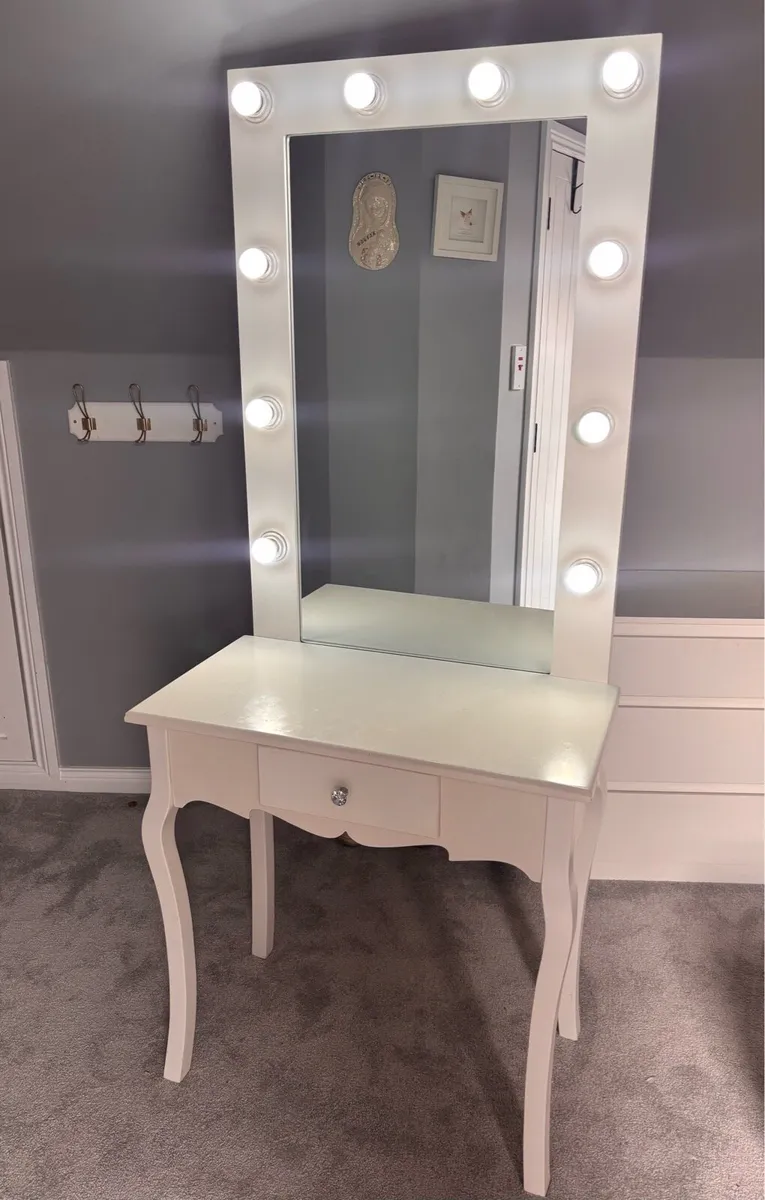 vanity - Image 1