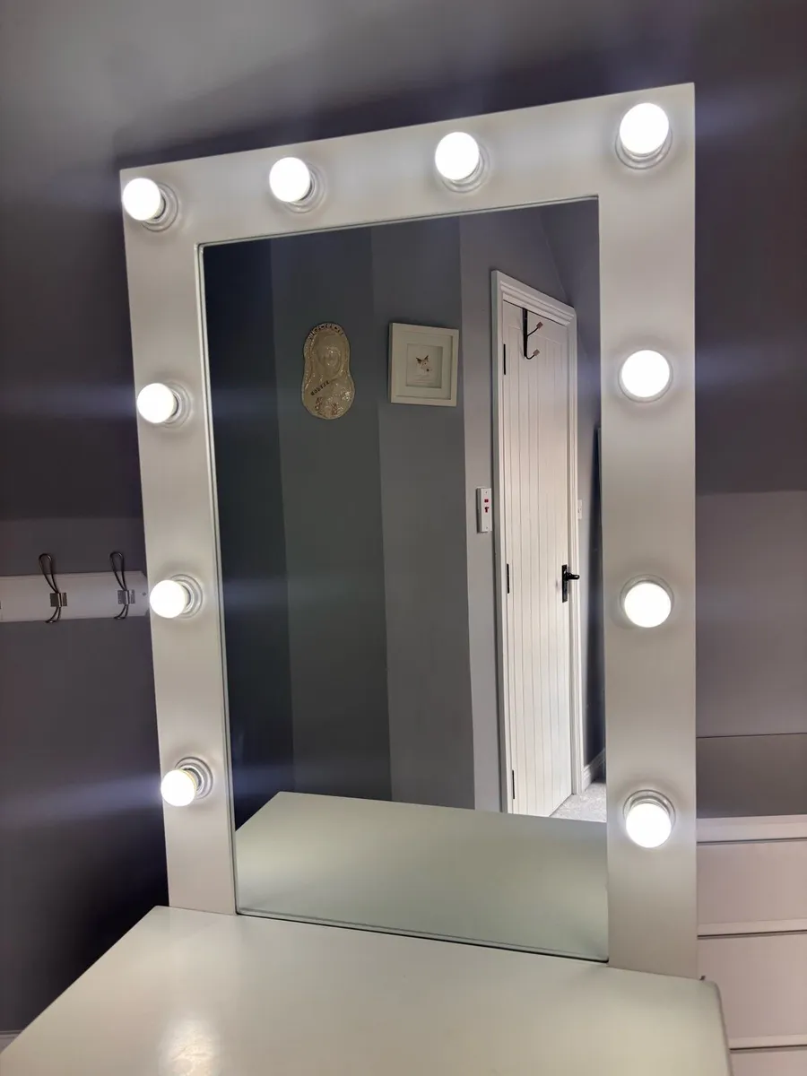 vanity - Image 2