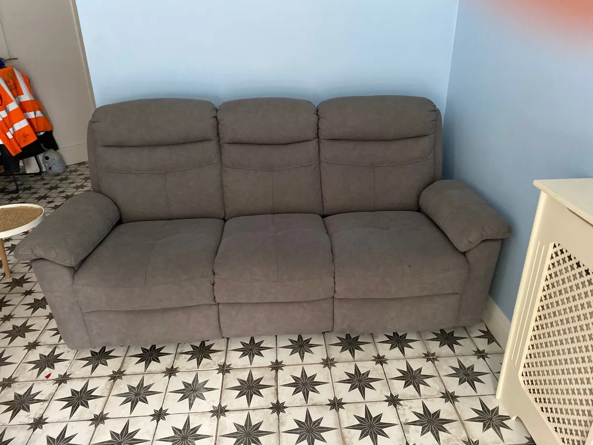 Couch and arm chair - Image 1