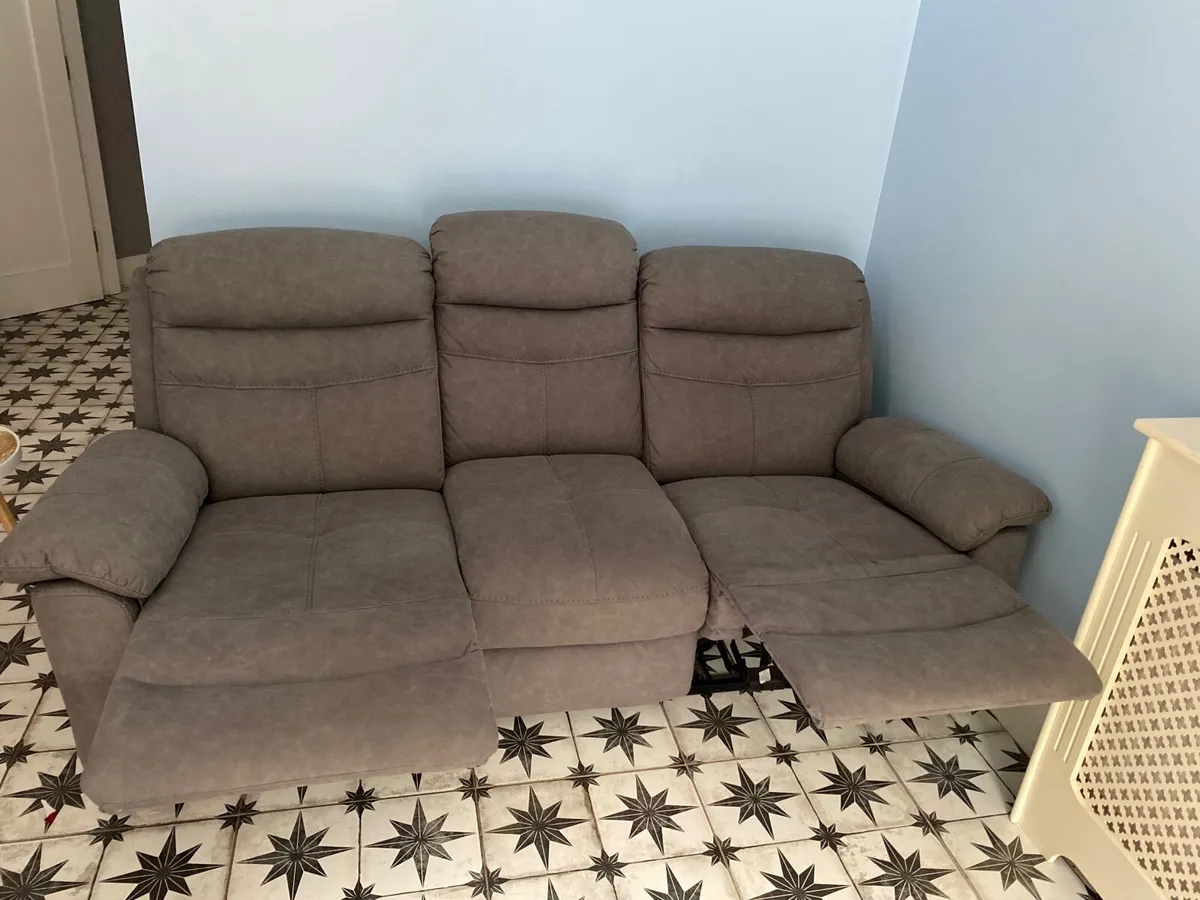 Couch and arm chair - Image 2