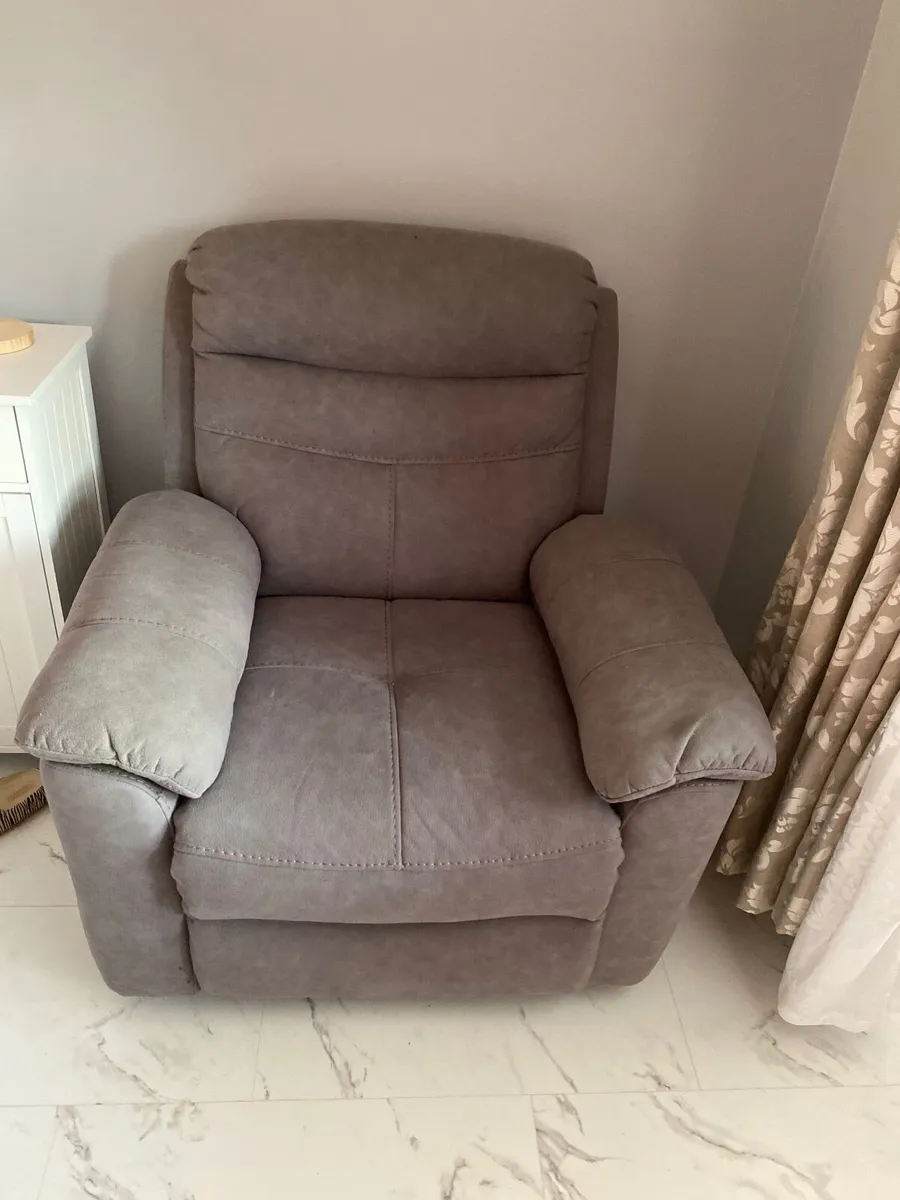 Couch and arm chair - Image 3