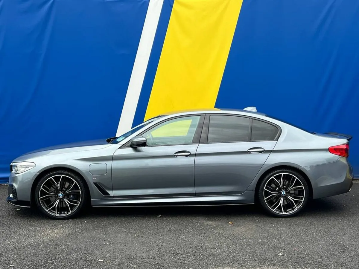 BMW 5-Series 530e M-SPORT COMPETITION 2.0 HYBRID / - Image 3