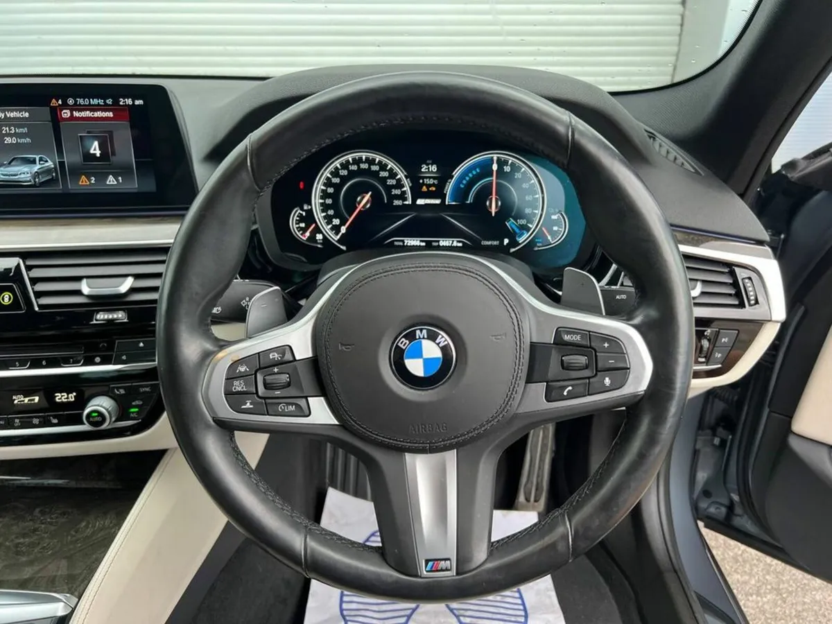 BMW 5-Series 530e M-SPORT COMPETITION 2.0 HYBRID / - Image 4