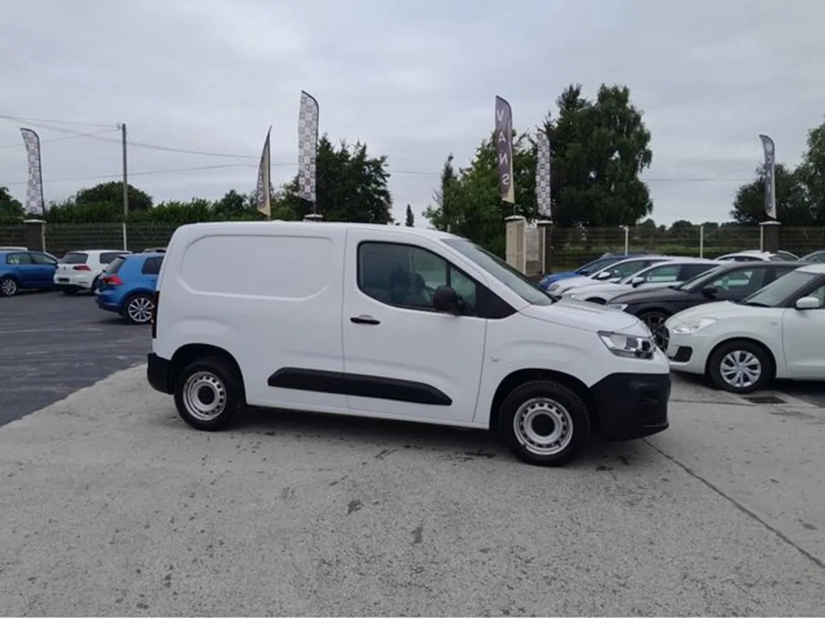 Citroen Berlingo LX Bluehdi 100 MWB 65 650KG My52 - Image 1