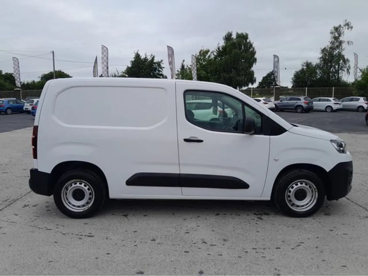 Citroen Berlingo LX Bluehdi 100 MWB 65 650KG My52 - Image 3