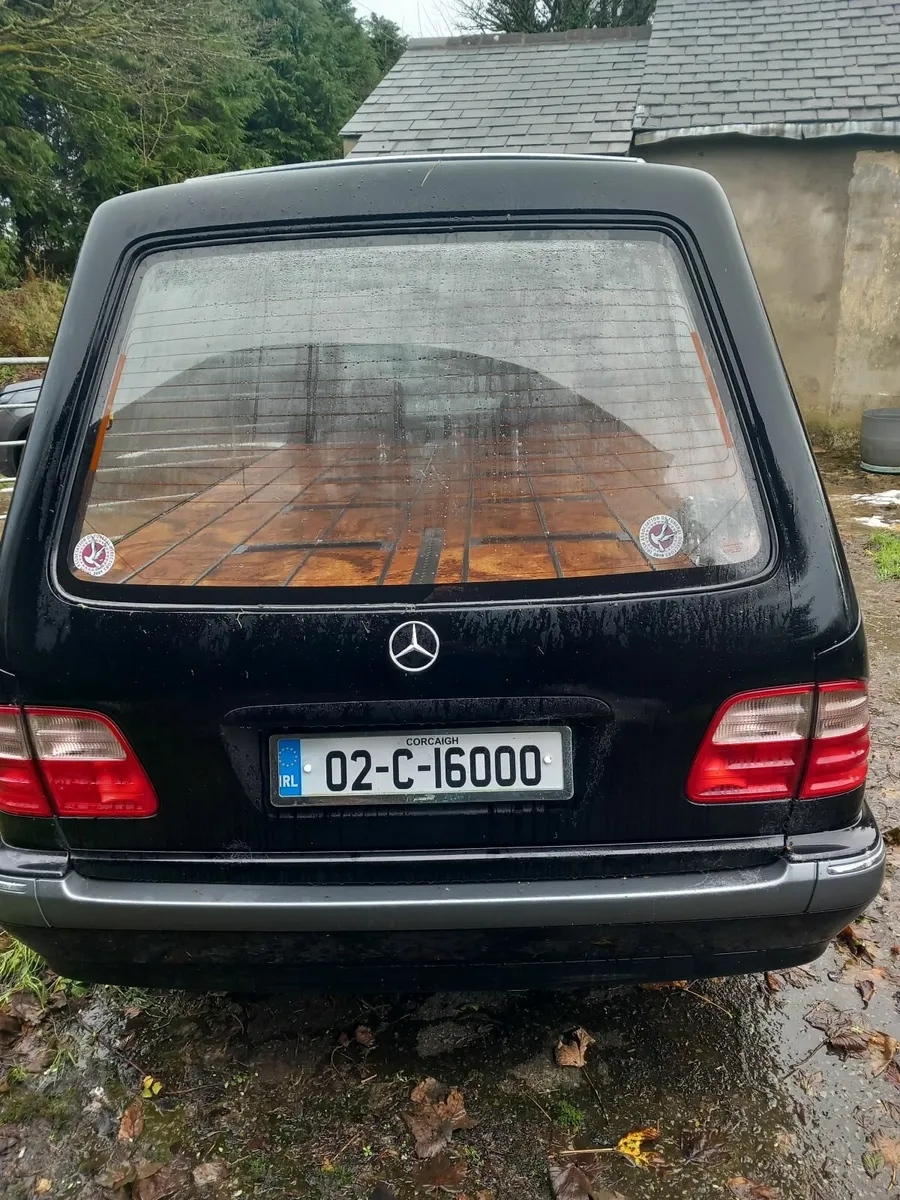 Mercedes-Benz E-Class 2002 - Image 3