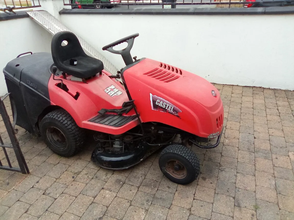 Ride on lawnmower - Image 1
