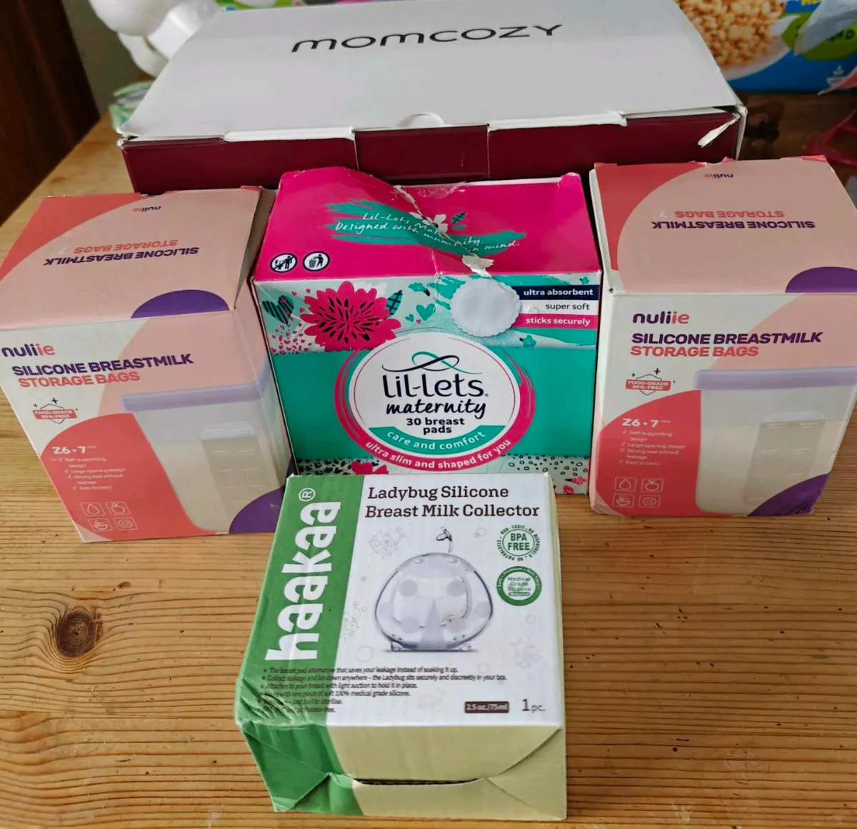 Momcozy M5 breast pump set - Image 1