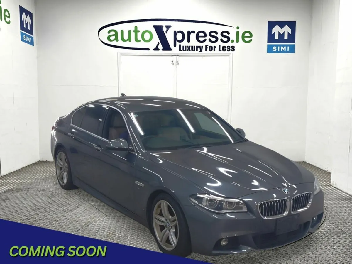 BMW 5-Series 523D Automatic, Reversing camera - Image 1