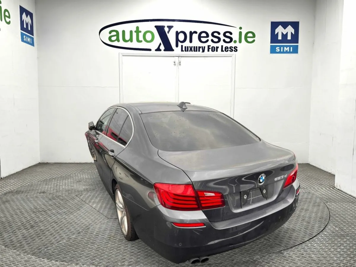 BMW 5-Series 523D Automatic, Reversing camera - Image 3