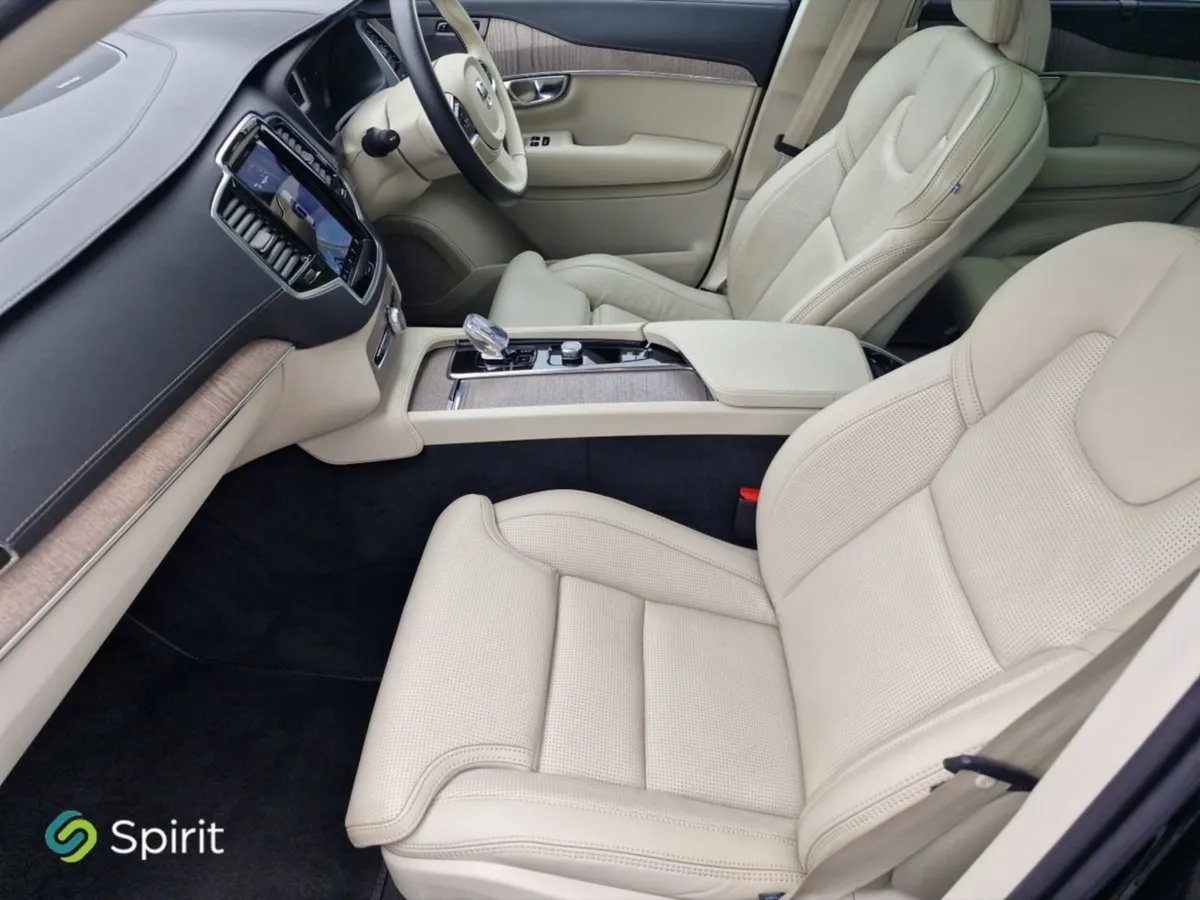 Volvo XC90 T8  plug In Hybrid  Plus (bright Theme - Image 4