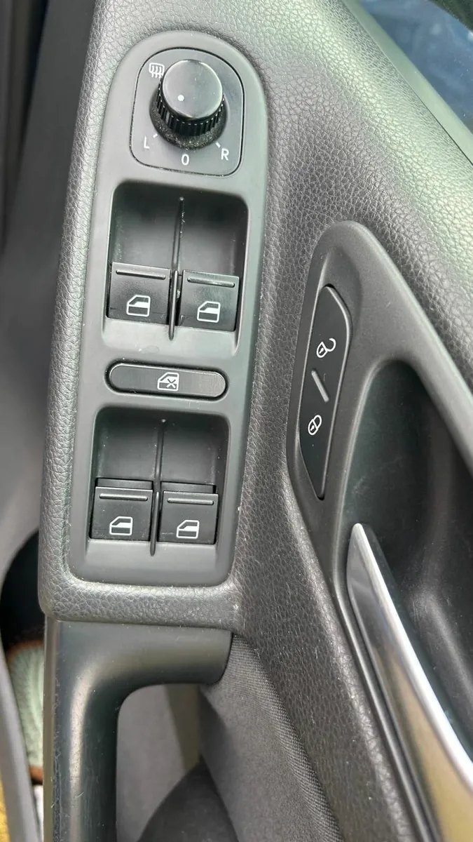 Volkswagen Golf 2009 - Image 4