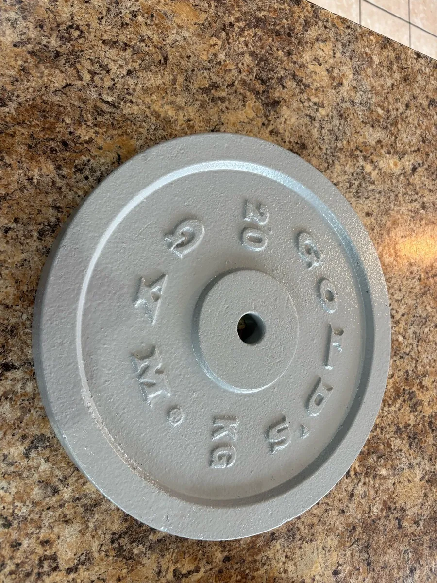 METAL WEIGHT PLATES STANDARD 1 INCH!! 2 X 20KG - Image 2