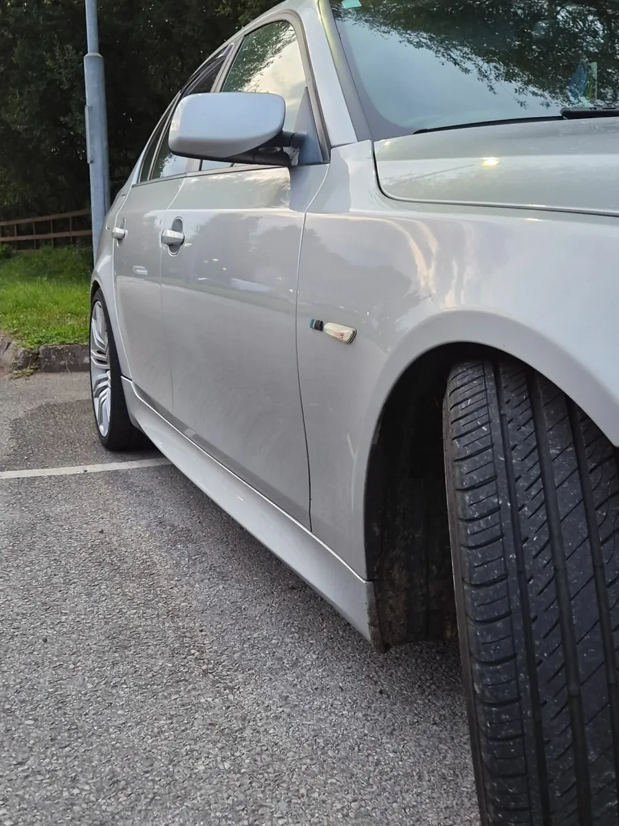 BMW 5-Series 2007 - Image 2