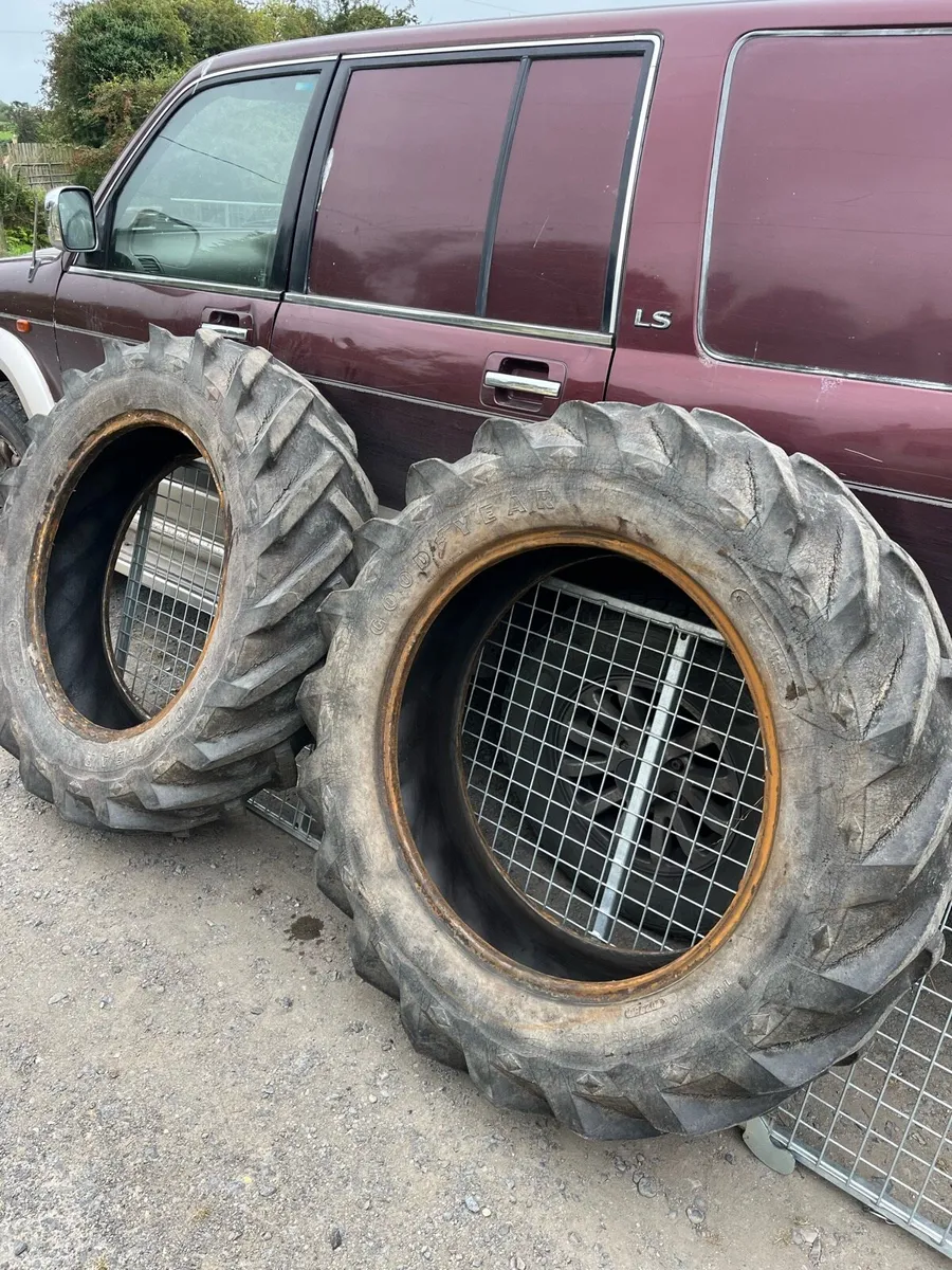 Rear tractor tyres 11.28 - Image 2