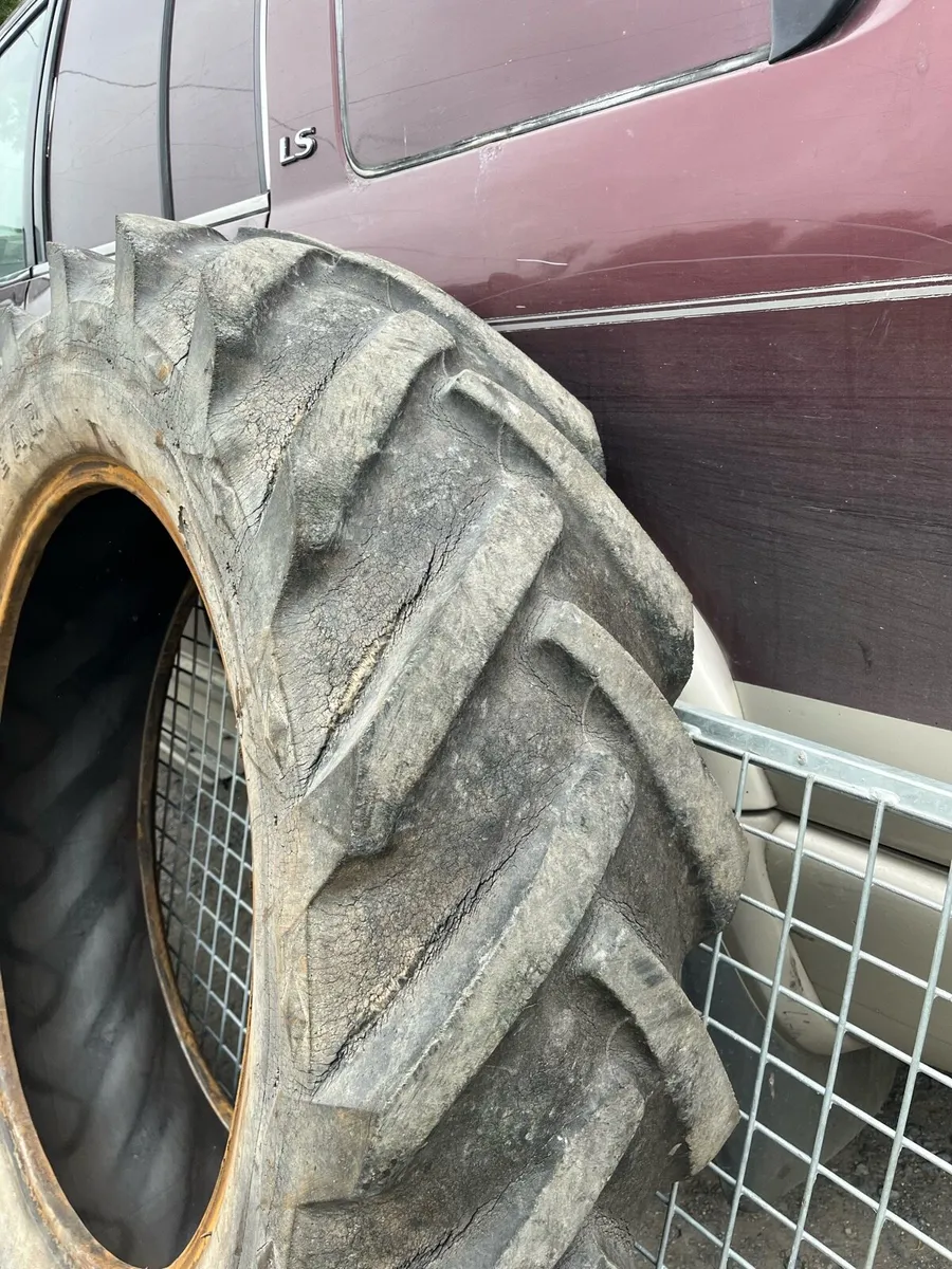 Rear tractor tyres 11.28 - Image 3