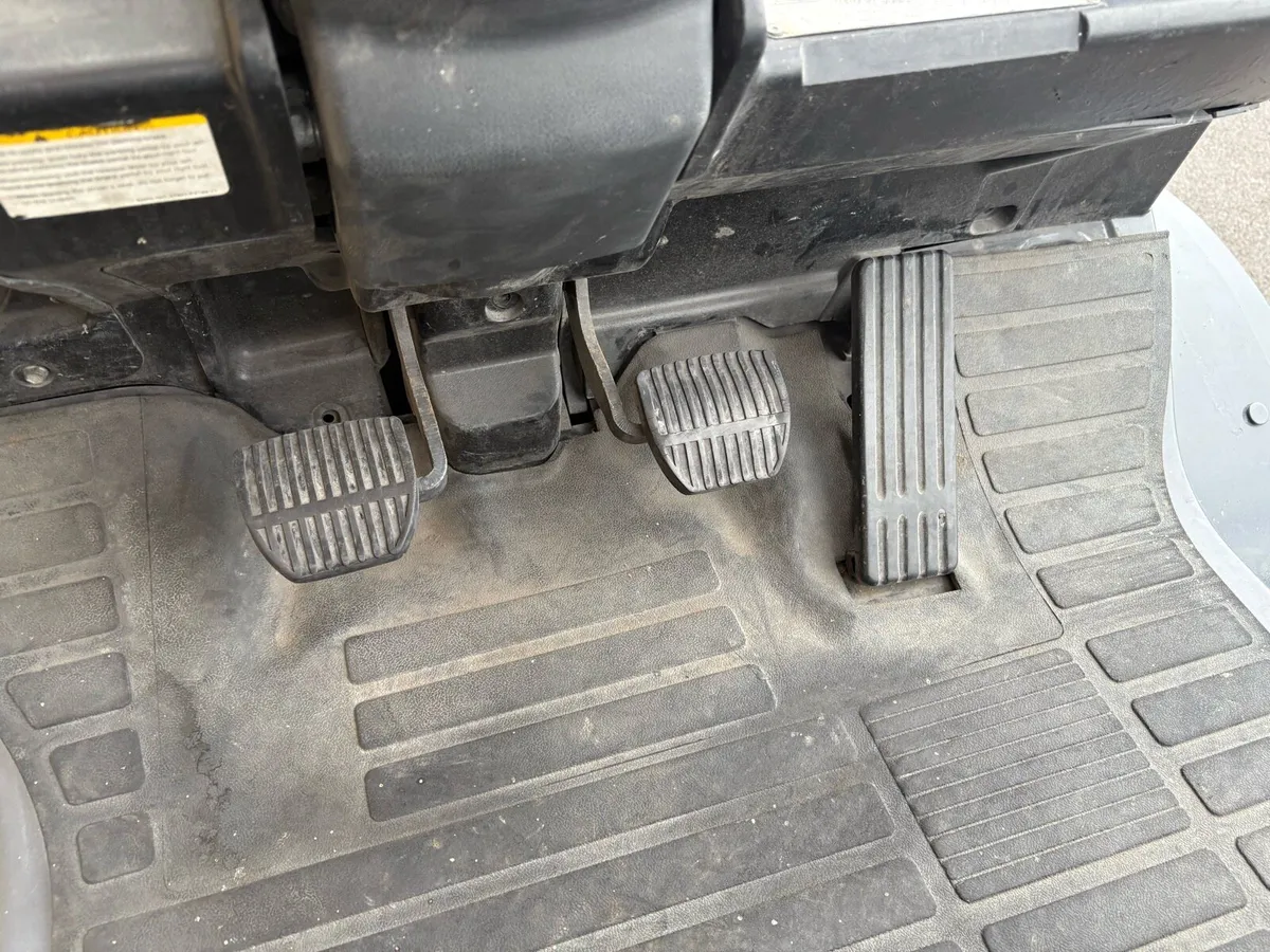 2009 toyota forklift    3 ton - Image 4