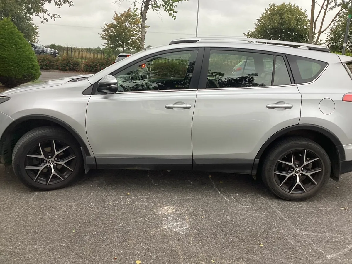 Toyota RAV4 2016 - Image 2