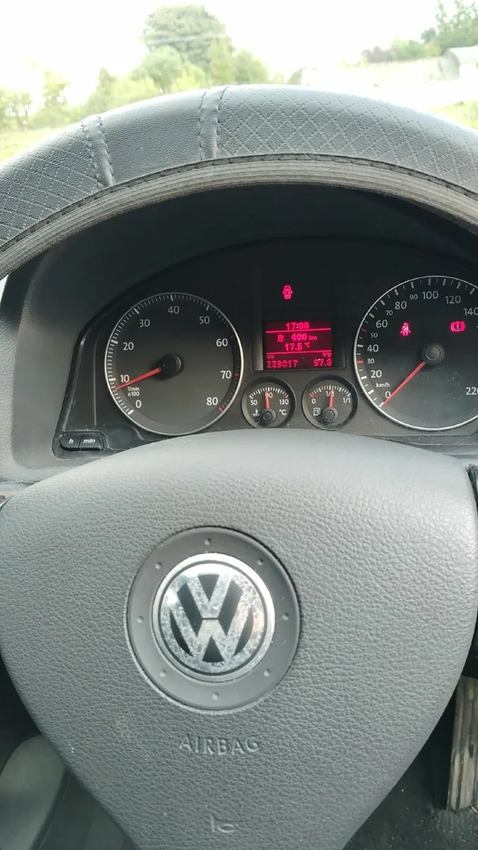 Volkswagen Golf 2005 - Image 2