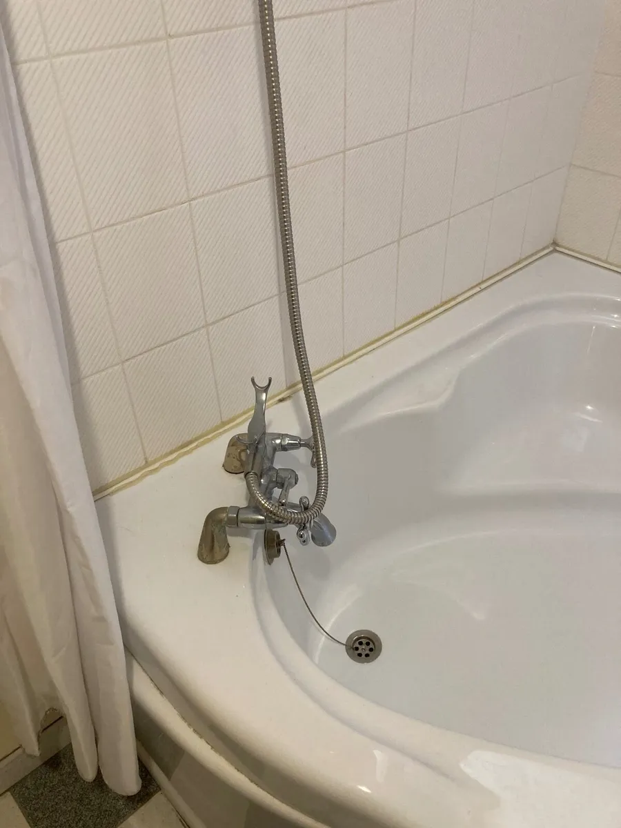 Corner Bath - Image 3