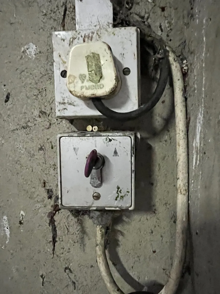 Electric Roller Door - Image 2