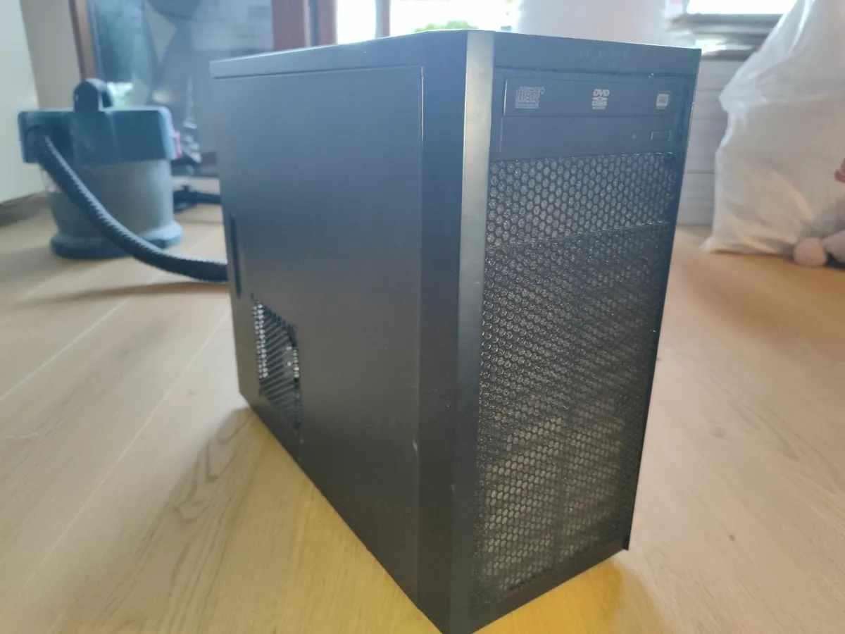 Desktop PC Tower – Fractal Design Case - Image 1